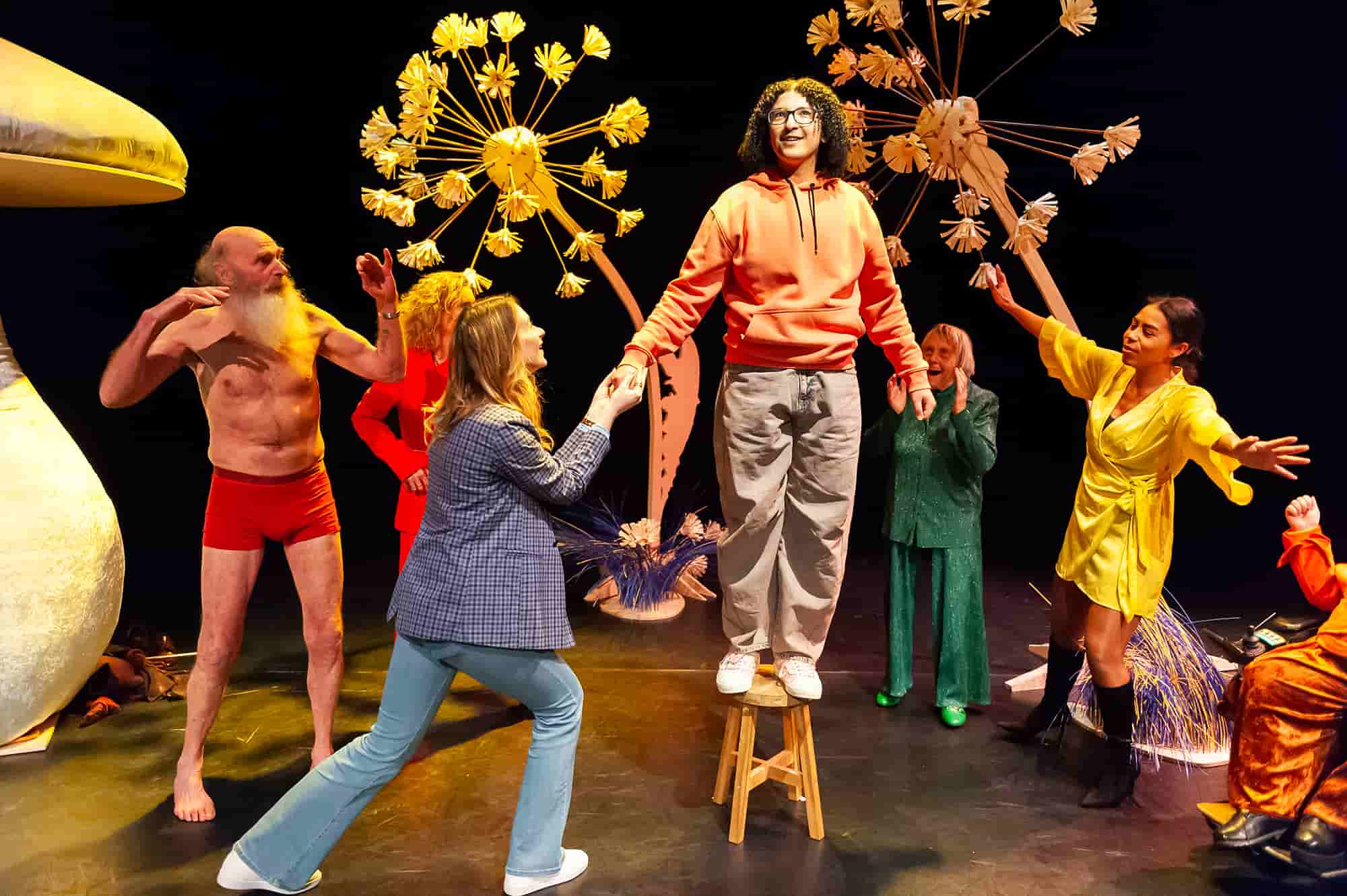 Ali, Gemma, Leo, tijdens repetitie